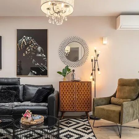 Luxe Apartment Split